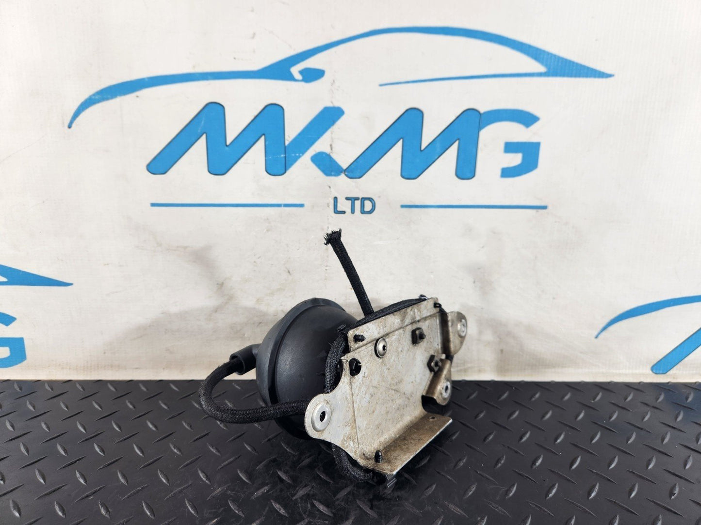 10-15 AUDI Q7 4L GENUINE ENGINE MOUNT SOLENOID VALVE 7L8199253A