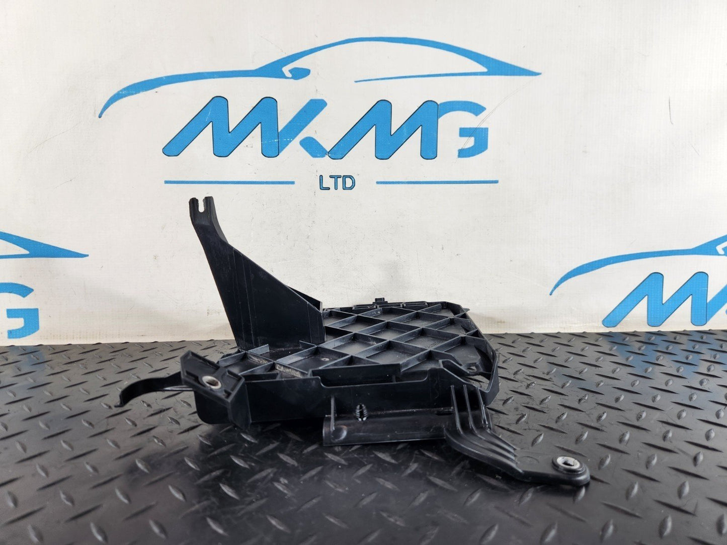 16-19 AUDI A4 B9 ESTATE  GENUINE ENGINE CONTROL UNIT BRACKET 8W0907647A