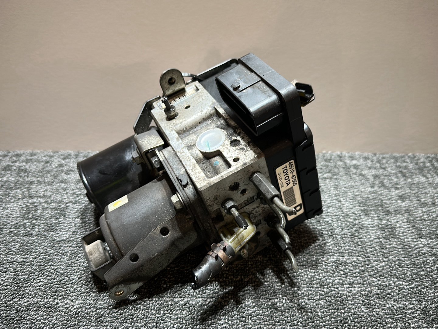 Toyota Prius MK2 (NHW20) Hatchback Genuine ABS Brake Pump Module 44510-47050