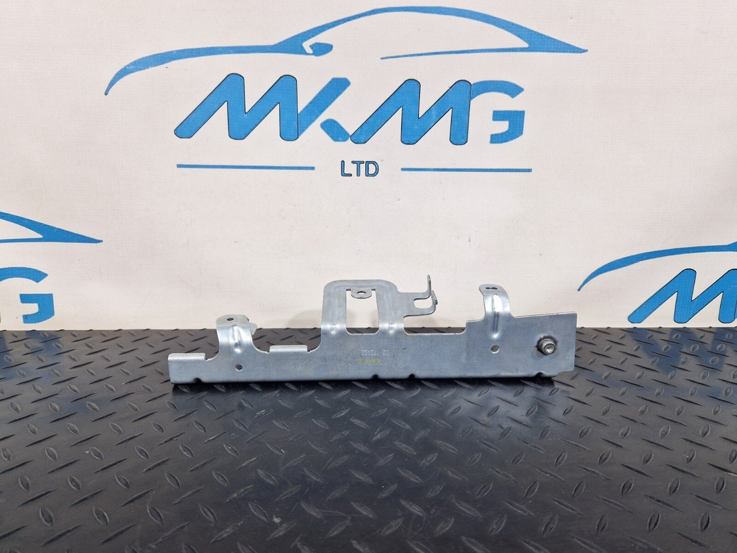 14-21 MERCEDES BENZ C200d W205 GENUINE LEFT SIDE N/S BOOT BRACKET A2056914300
