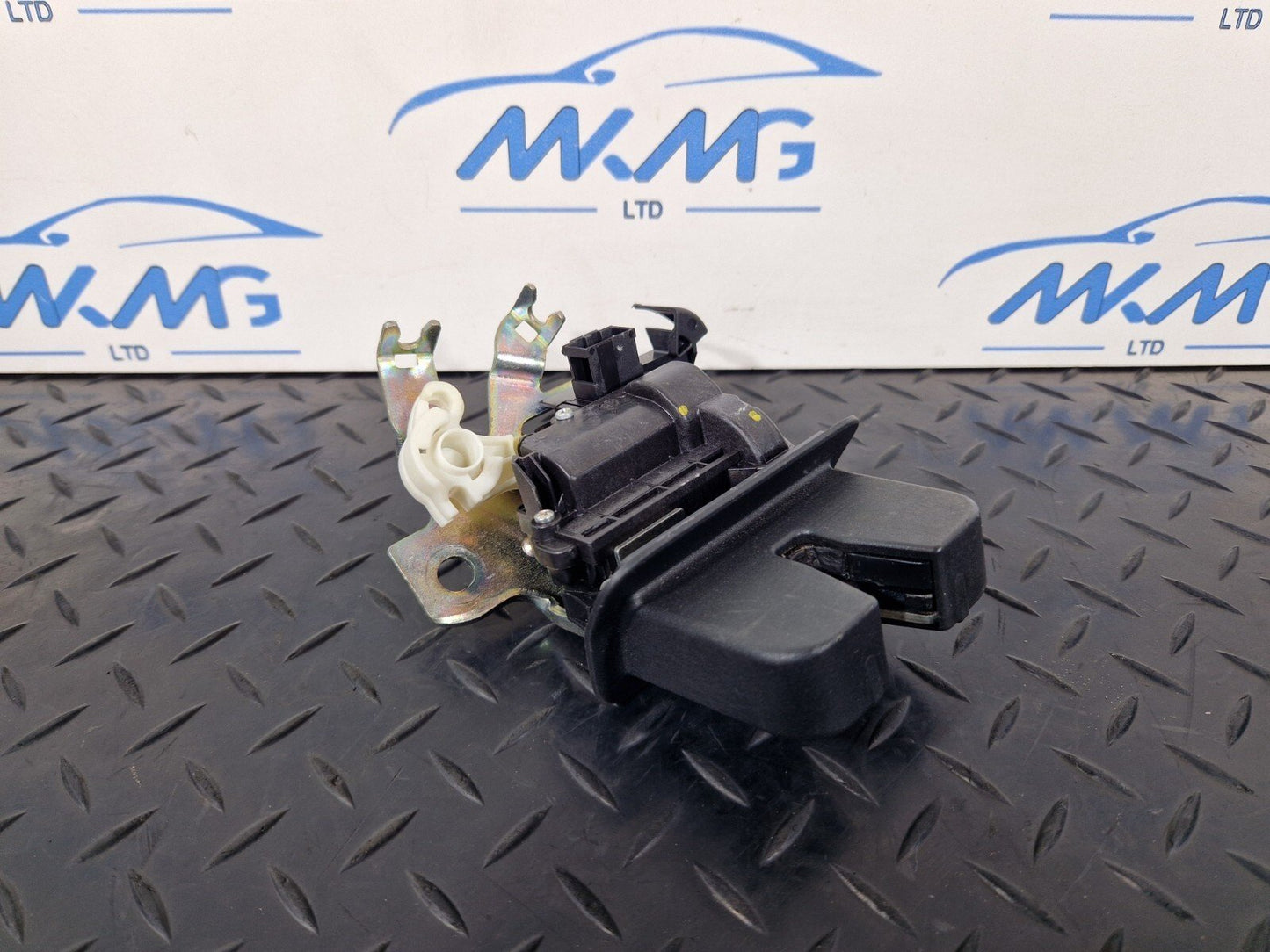 12-18 AUDI A6 C7 GENUINE TAILGATE LOCK MECHANISM OEM 3G0827503A