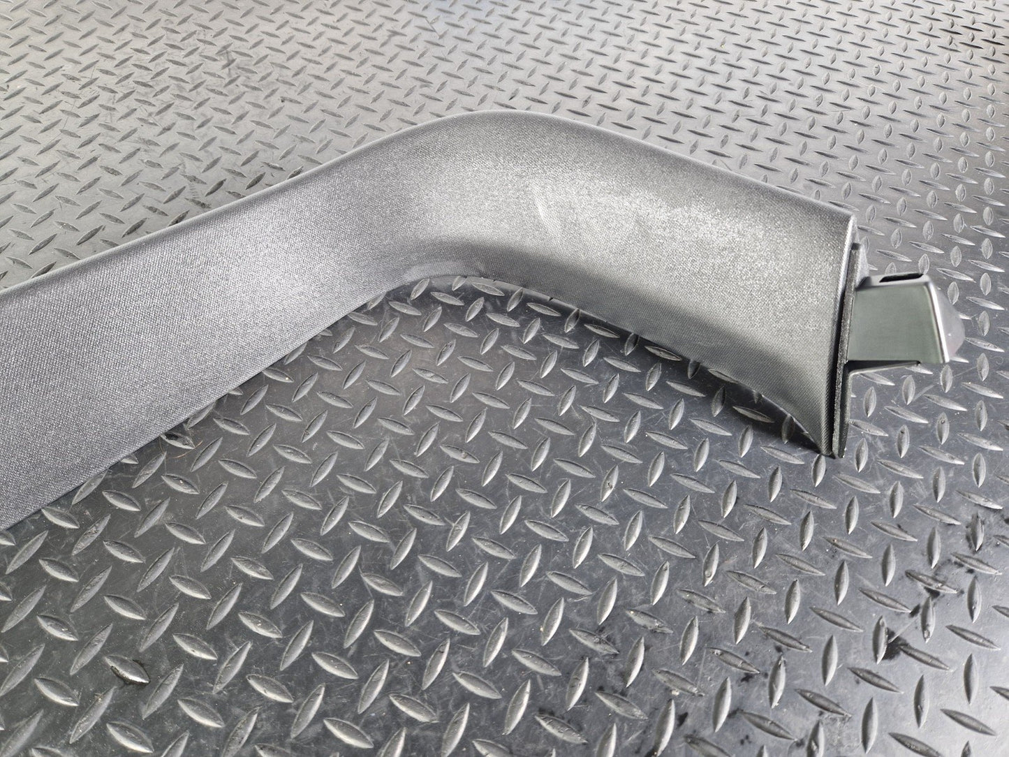 12-18 MERCEDES BENZ B-CLASS W246 REAR TAILGATE WINDSCREEN UPPER TRIM A2467400171