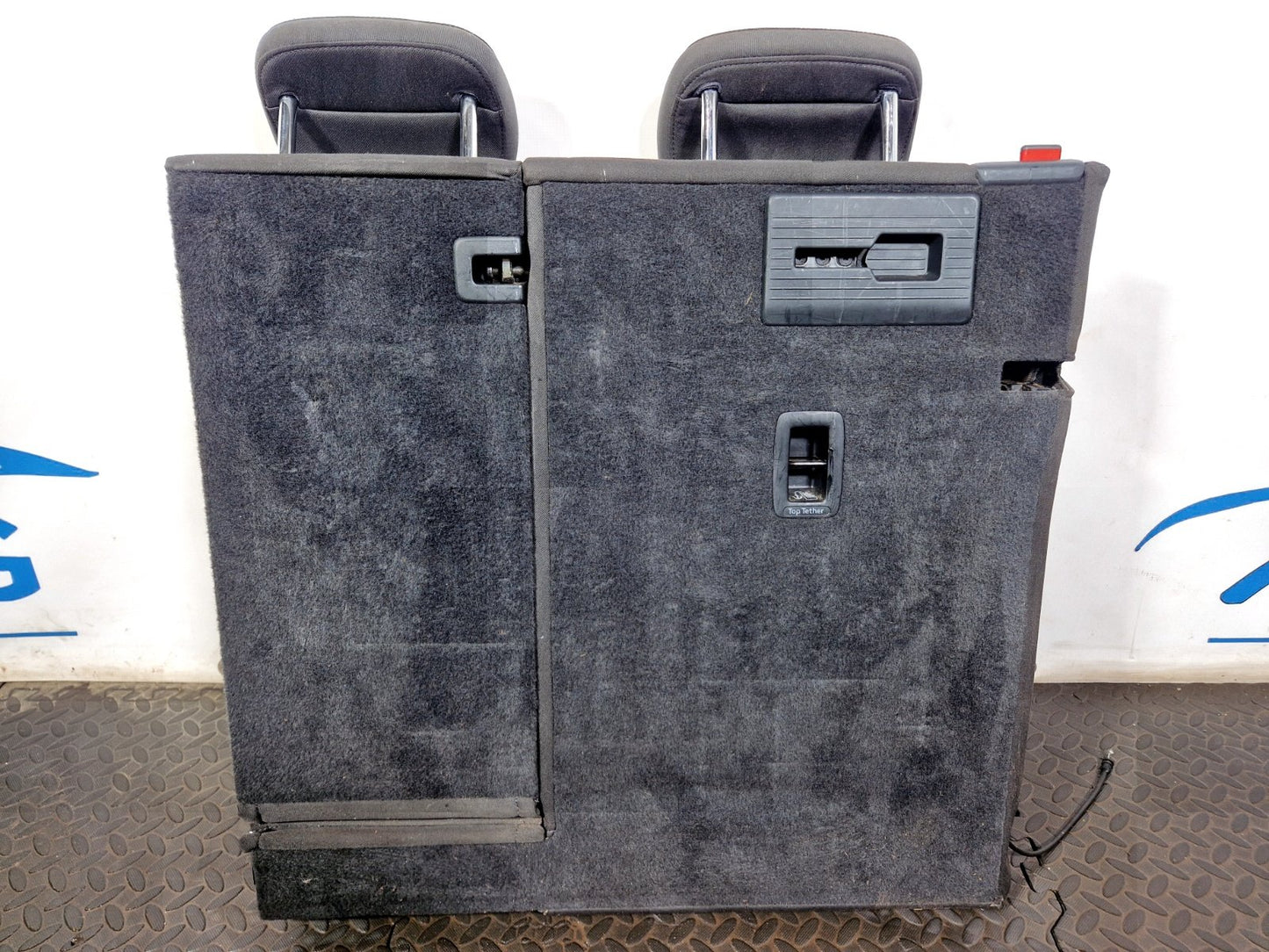 16-19 AUDI A4 B9 16-19 AUDI A4 B9 REAR RIGHT DRIVER SIDE CLOTH SEAT & HEADREST