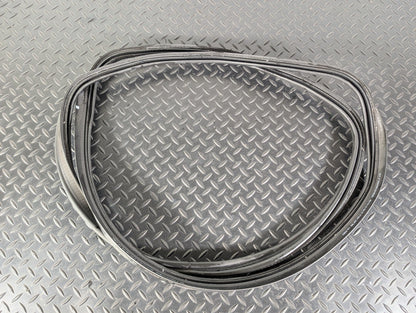 16-19 AUDI A4 B9 SALOON GENUINE OEM TAILGATE BOOT RUBBER SEAL 8W5827705D