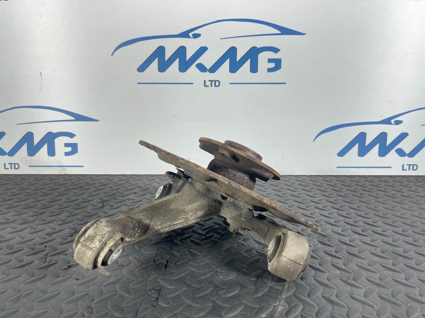 12-18 MERCEDES A B CLA W176 W246 C117 REAR LEFT PASSENGER SIDE WHEEL HUB 2460306
