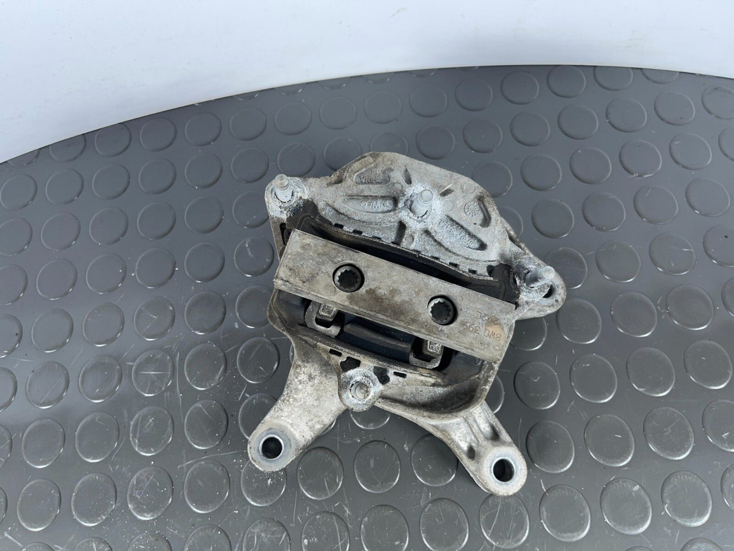 16-19 AUDI A4 B9 SALOON GENUINE 1.4 TFSI ENGINE MOUNT BRACKET 8W0399118B