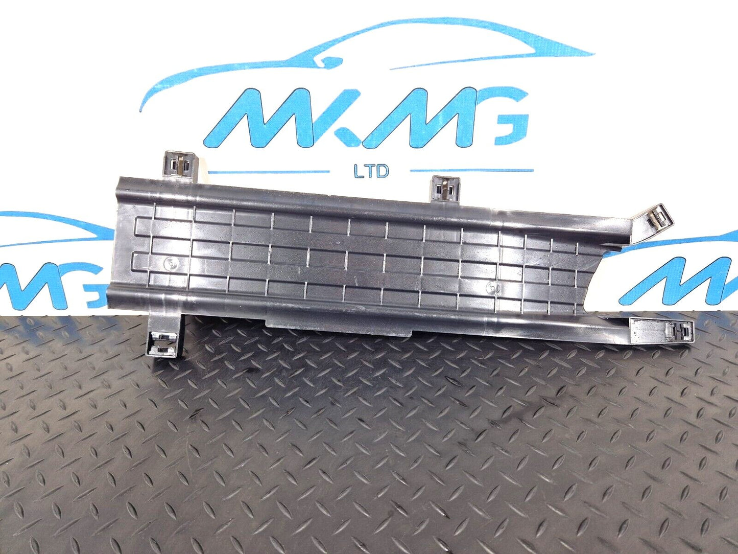 18-ON MERCEDES BENZ SPRINTER W907 W910 2.2 CDI CABLE DUCT COVER A9105460000