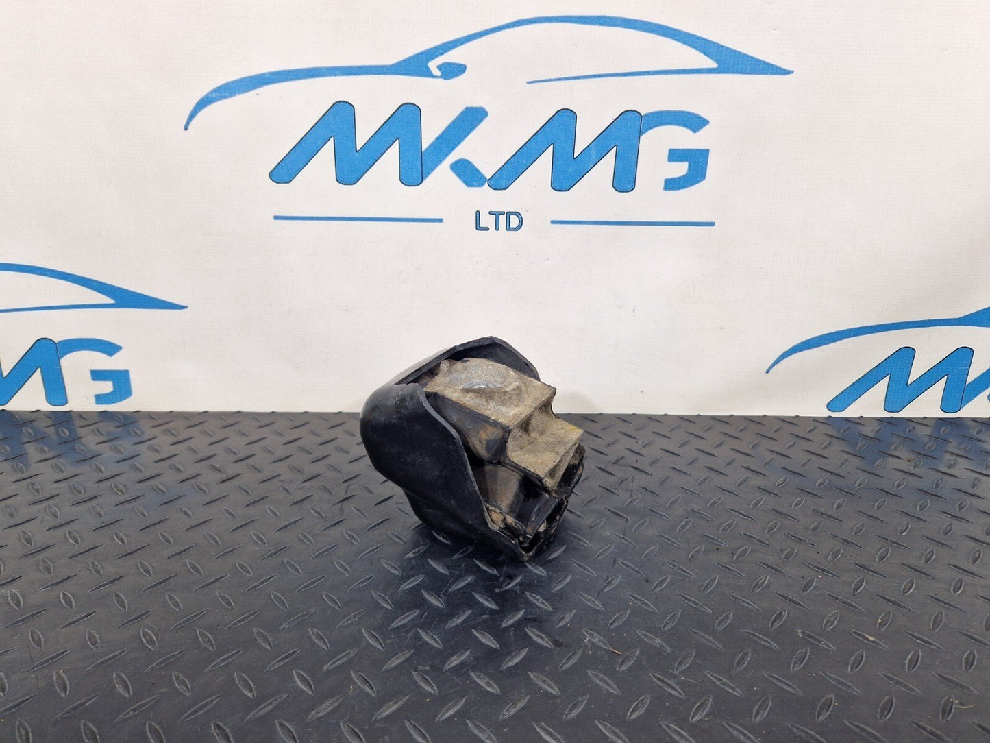 18-ON MERCEDES BENZ SPRINTER W907 LEFT PASSENGER SIDE ENGINE MOUNTING A906241
