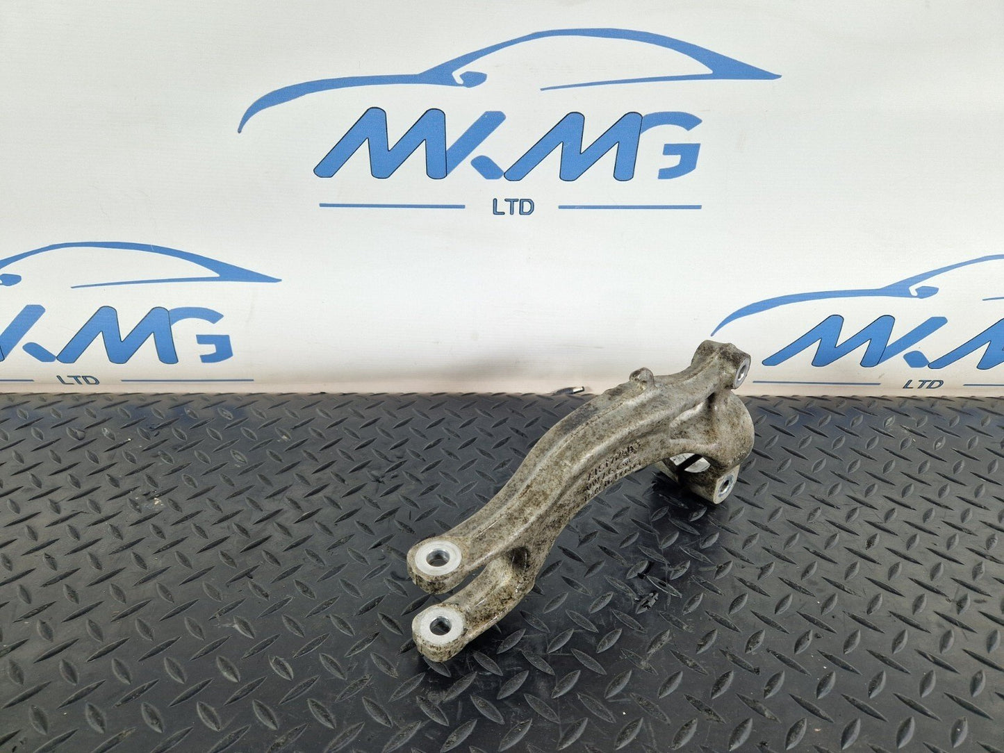 16-19 AUDI A4 AVANT B9 FRONT RIGHT SIDE SUSPENSION STRUT BRACKET 8W0413038