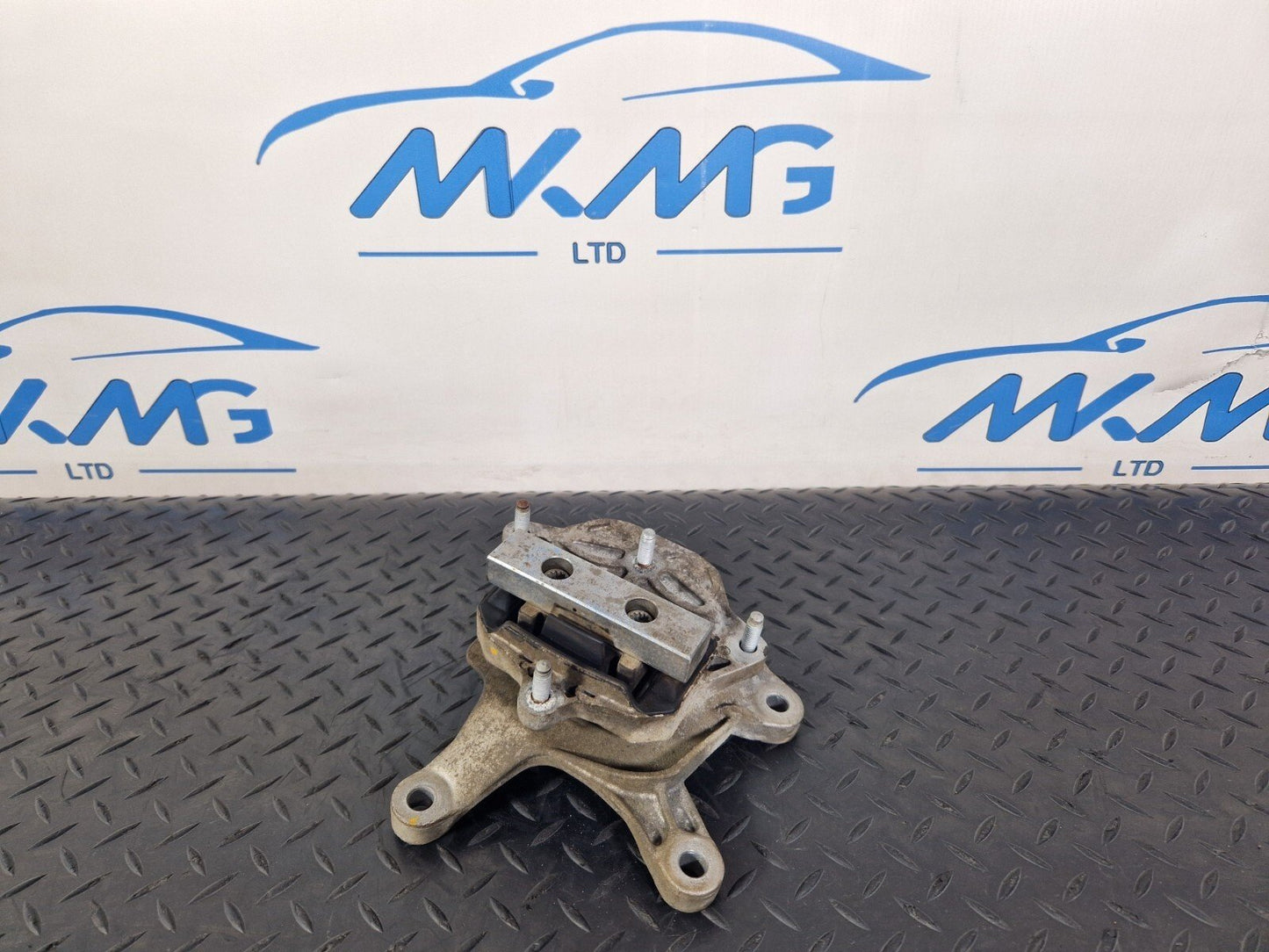 16-19 AUDI A4 B9 MANUAL GEARBOX MOUNT BRACKET 8W0399118B 8W0399156