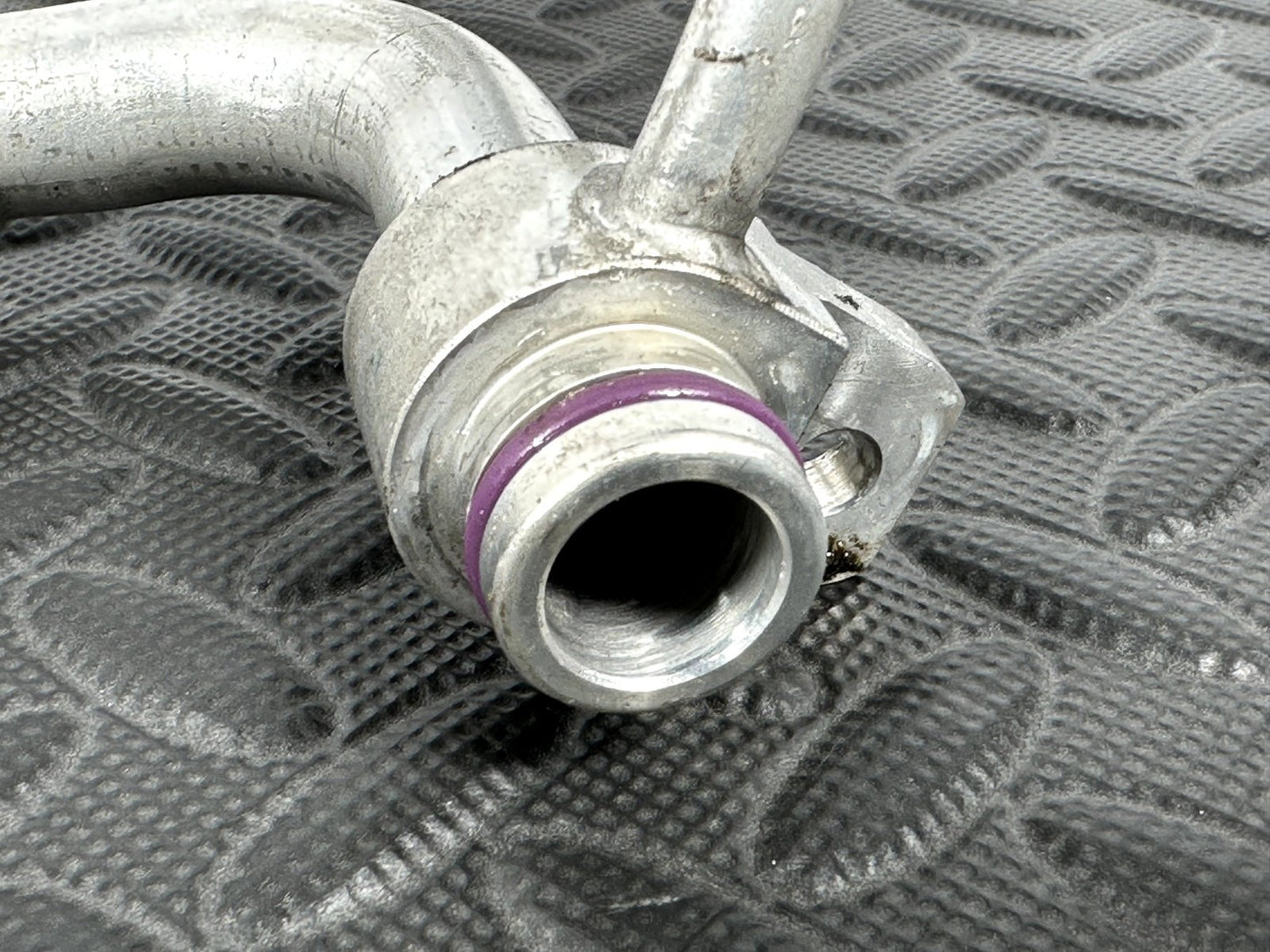 16-19 AUDI A4 B9 SALOON GENUINE A/C AIR CONDITIONING PIPE 8W2820740D