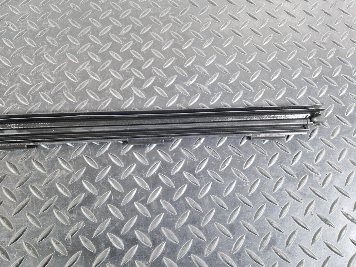 OEM MERCEDES C CLASS W205 REAR LEFT WINDOW SEALING RAIL DOOR STRIP A2057350365