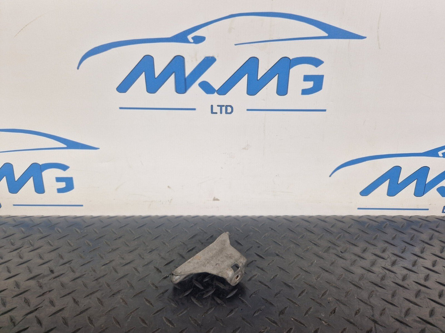 14-21 MERCEDES BENZ C300h W205 INTAKE MANIFOLD CARRIER BRACKET A6510983239
