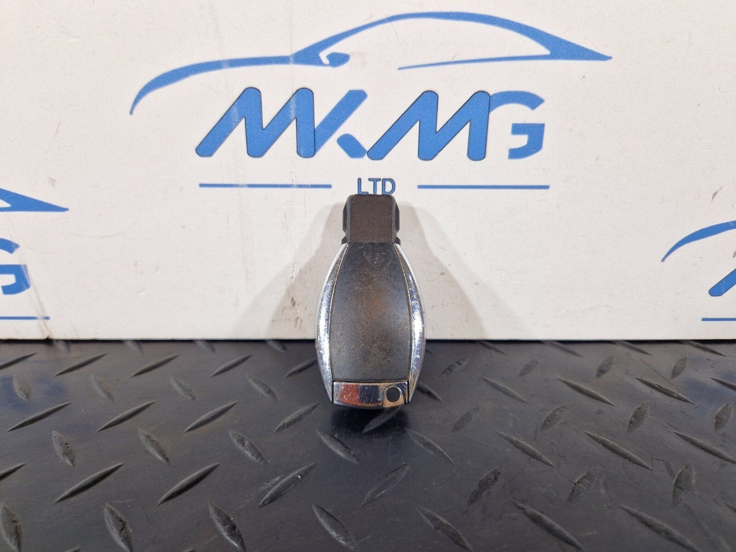 14-19 MERCEDES BENZ GLA X156 GENUINE OEM 3 BUTTON IGNITION KEY FOB A0009050039