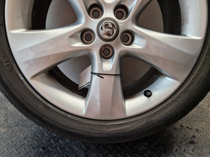 Vauxhall Astra MK6 (J) (A3400) 17" Alloy Wheel with Tyre 225/50/17 ~4mm