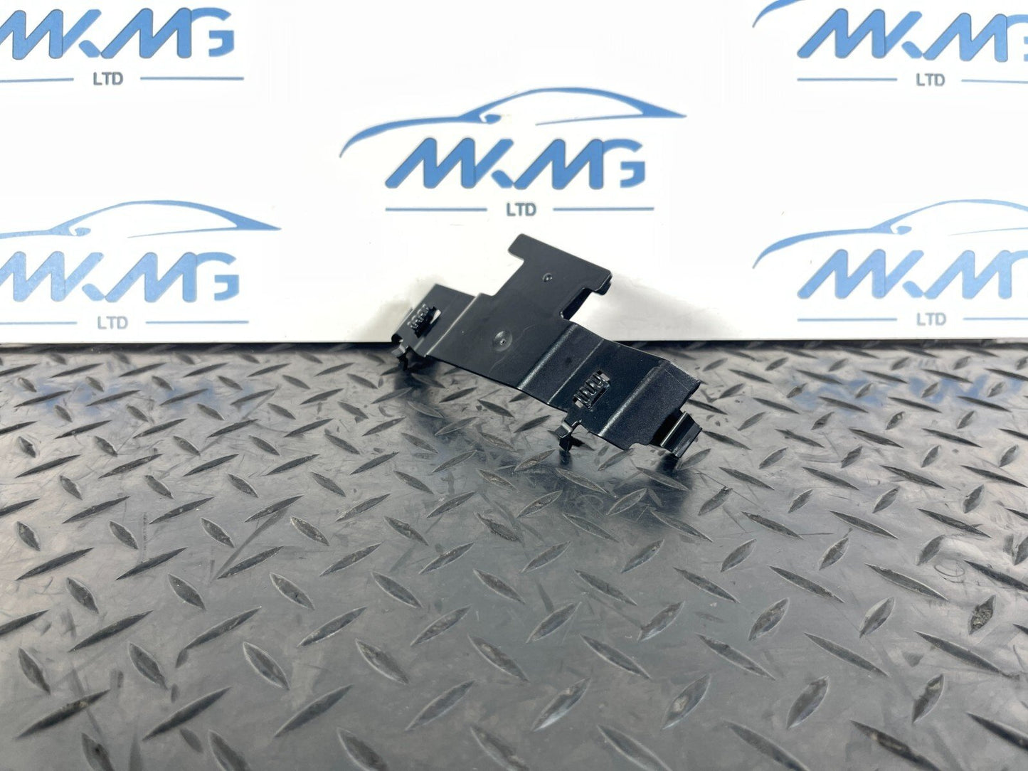 16-23 AUDI A5 F5 SPORTBACK S-LINE B-Pillar Trim Panel Bracket Upper 8W8867191