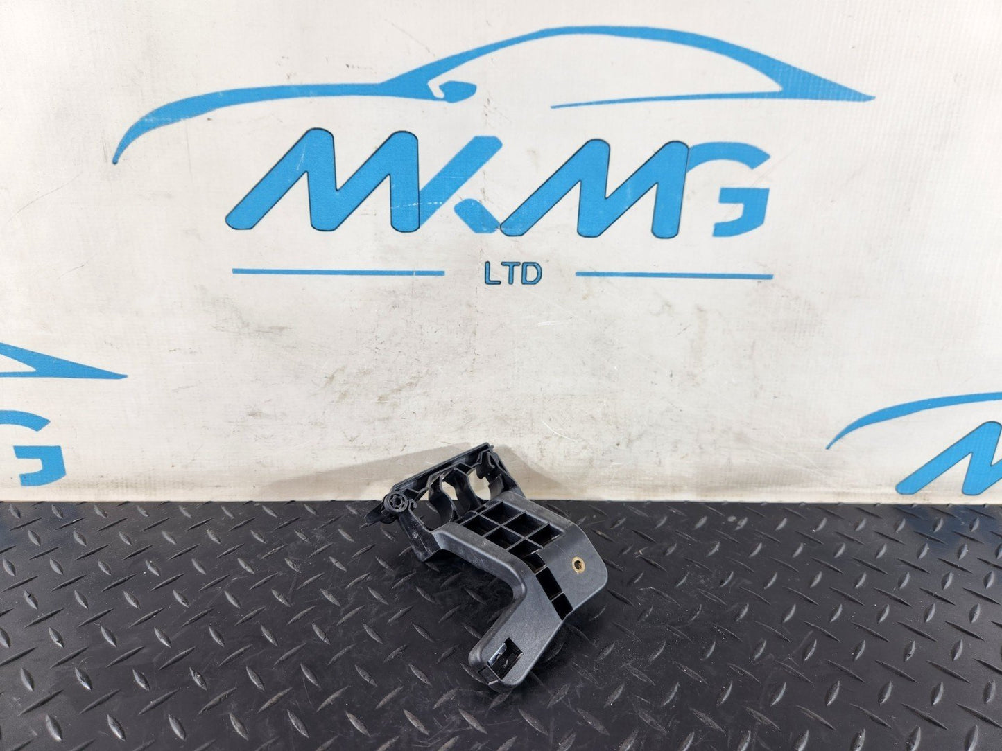 19-ON MERCEDES BENZ B CLASS W247 WATER COOLANT HOSE HOLDER A2475010020