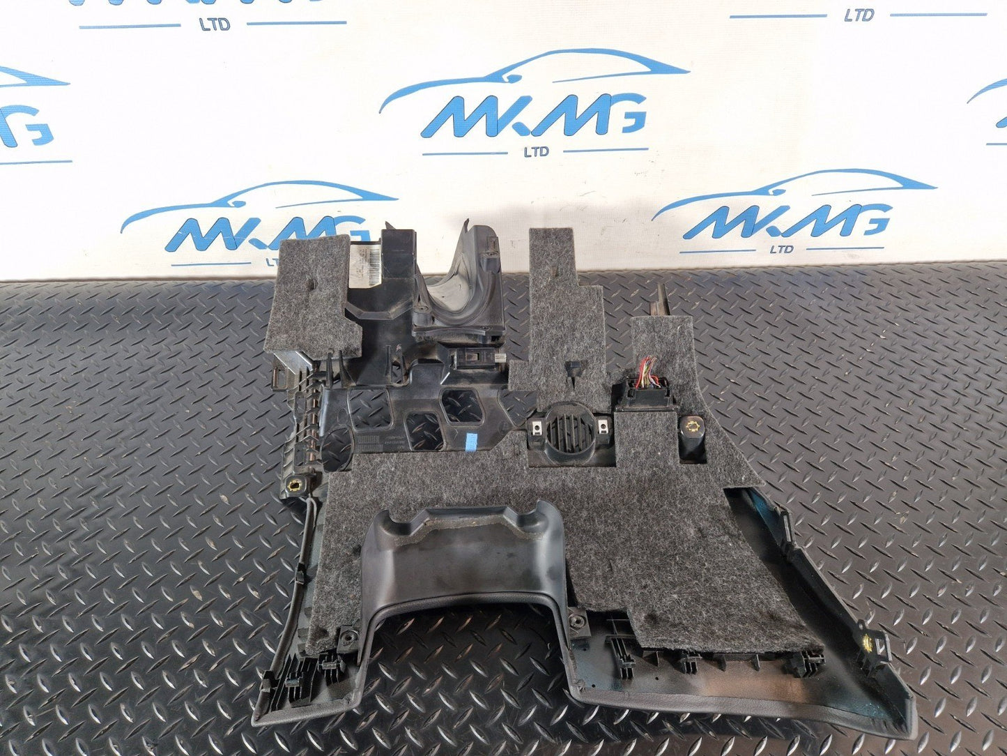 16-20 AUDI Q7 4M FRONT RIGHT O/S LOWER DASHBOARD BOTTOM COVER 4M2863076