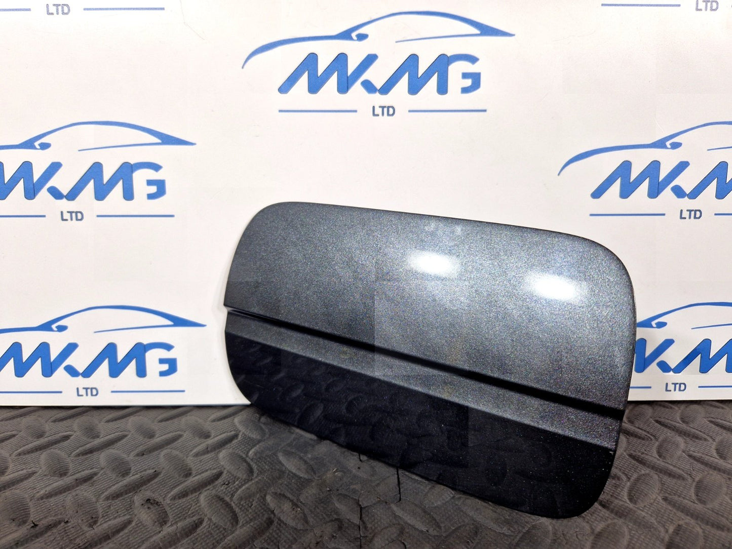 16-19 AUDI A4 B9 S-LINE QUATTRO FUEL FLAP COVER DOOR LID IN GREY LZ7S 8W0809907
