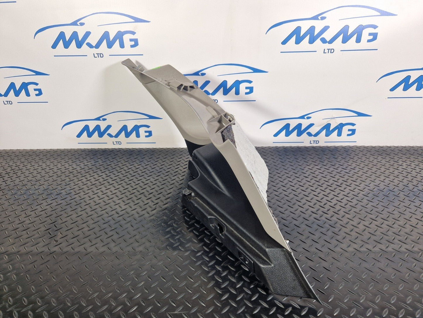 14-21 BMW 2 SERIES F45 DRIVER O/S INNER TRIM WITH SEAT ADJUSTMENT SWITCH 7365575