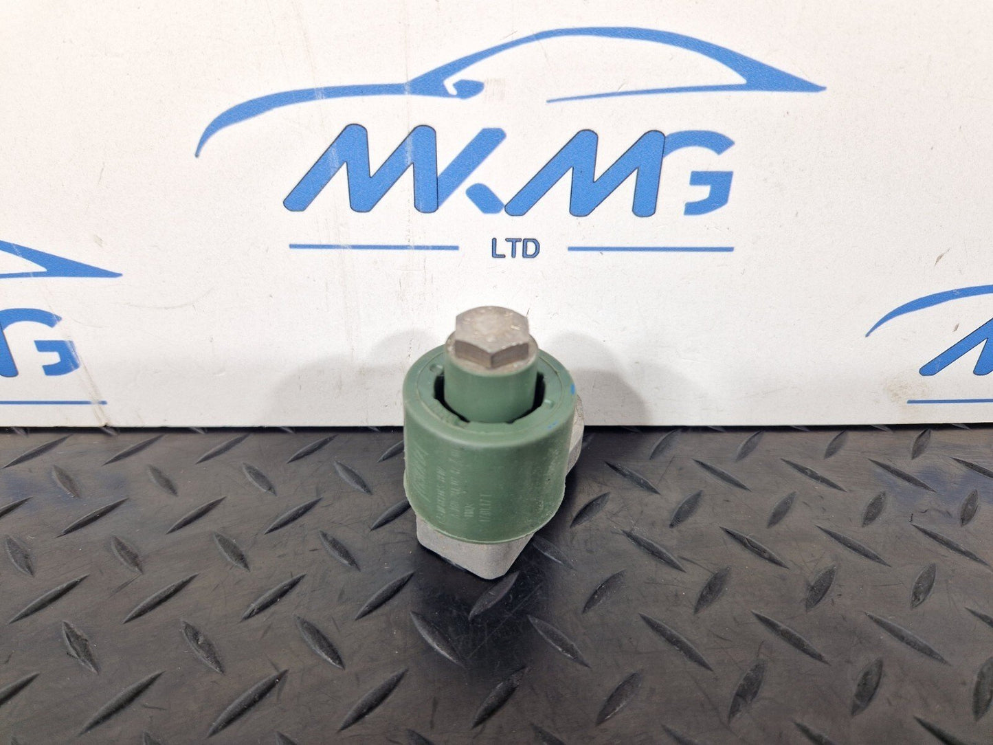 14-21 MERCEDES BENZ C220d W205 GENUINE OEM ENGINE VIBRATION ABSORBER A2052410000