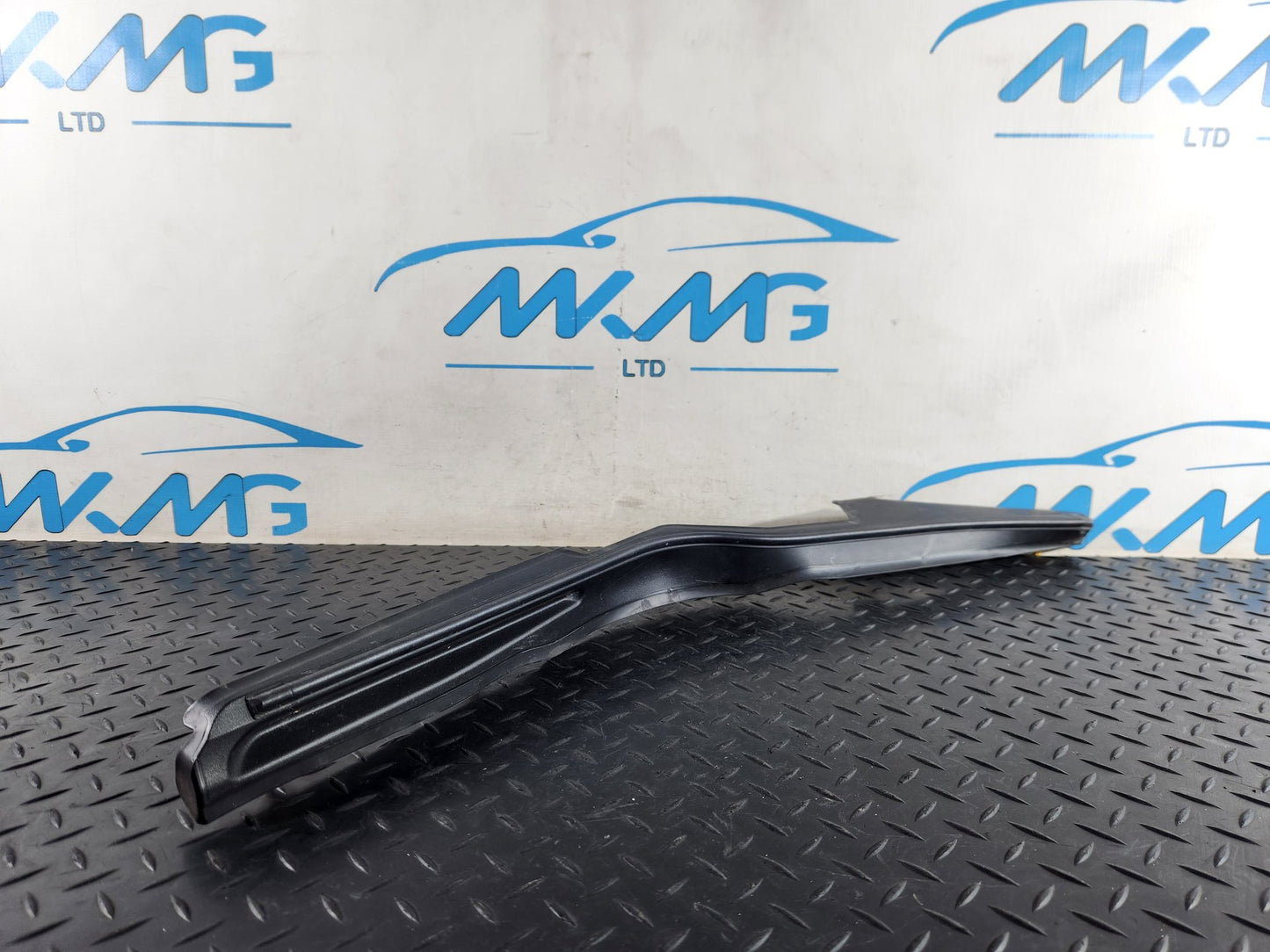 Land Rover Range Rover Evoque L551 SUV Genuine Tailgate Trim K8D2-406A77-AB