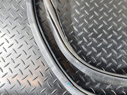 16-20 AUDI Q7 4M GENUINE FRONT LEFT & RIGHT DOOR SEAL RUBBER 4M0831721A