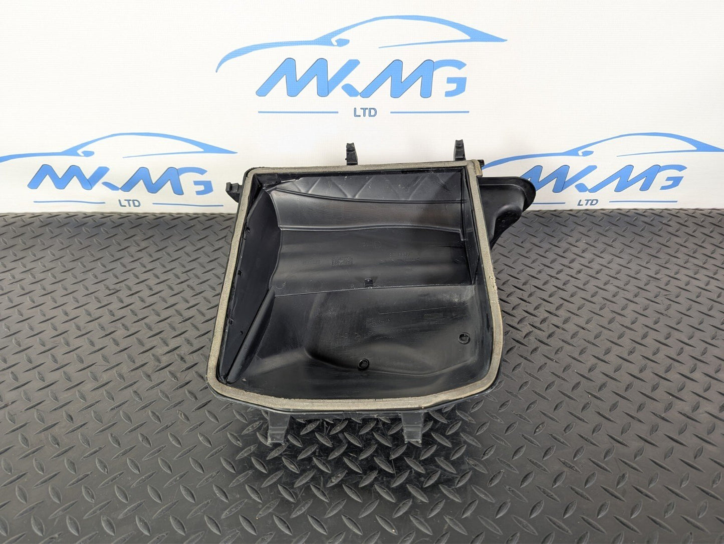 11-19 MERCEDES BENZ ML W166 GENUINE OEM AIR FILTER BOX COVER A1668300153