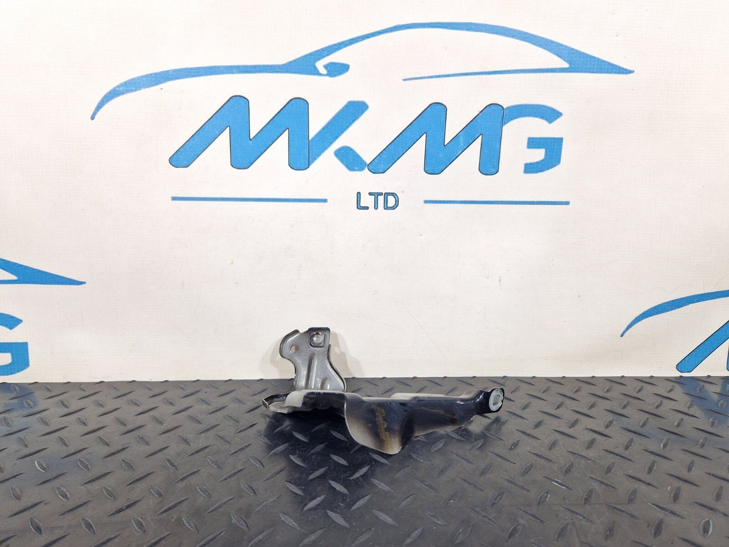 20-24 BMW 1 SERIES F40 GENUINE FRONT RIGHT FENDER MOUNT BRACKET 7450388