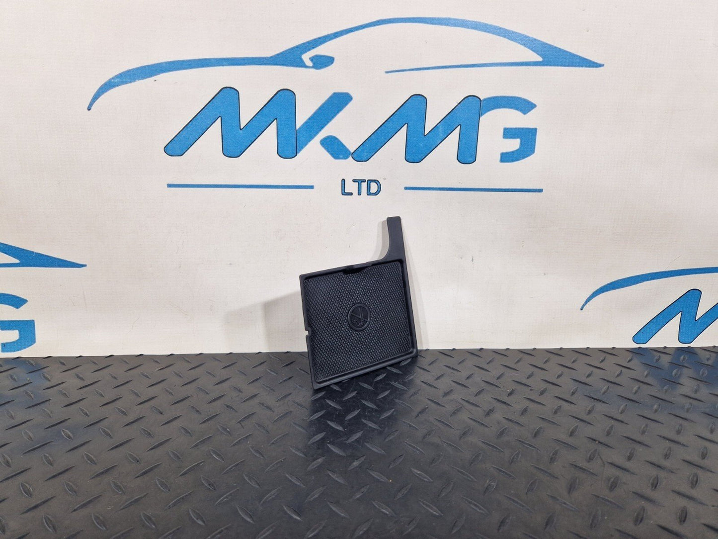 14-21 MERCEDES BENZ C220 W205 CENTRE CONSOLE STORAGE RUBBER TRAY A2056830191