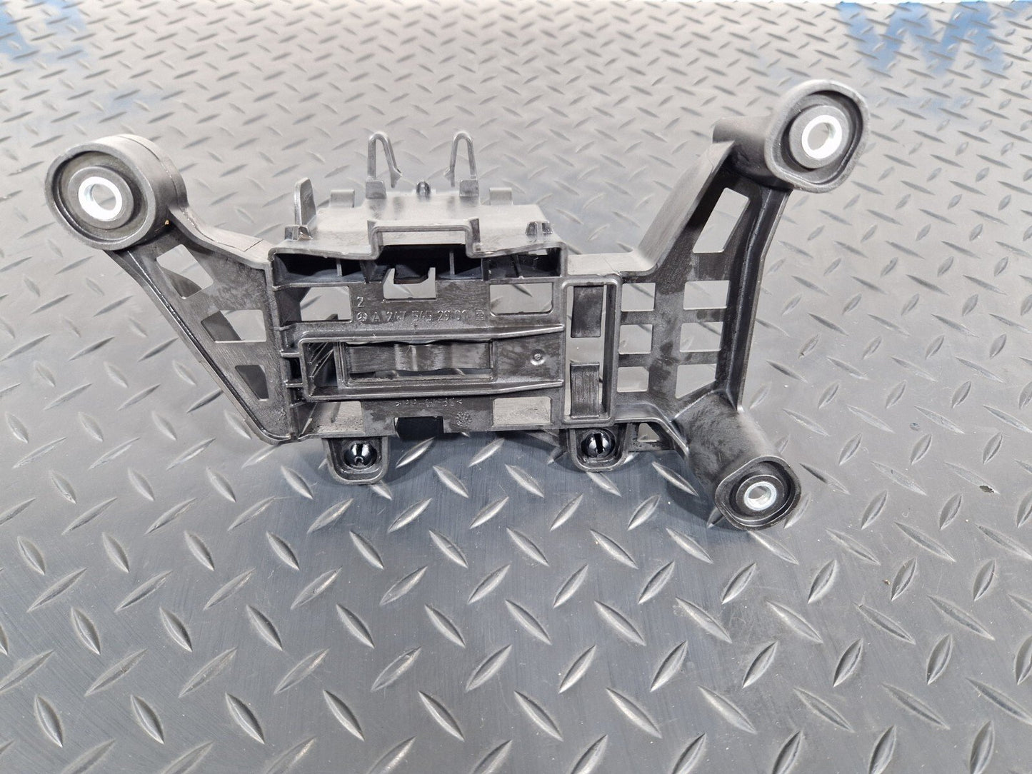 19-ON MERCEDES CLA C118 UNDER BODY BRACKET A2475452901