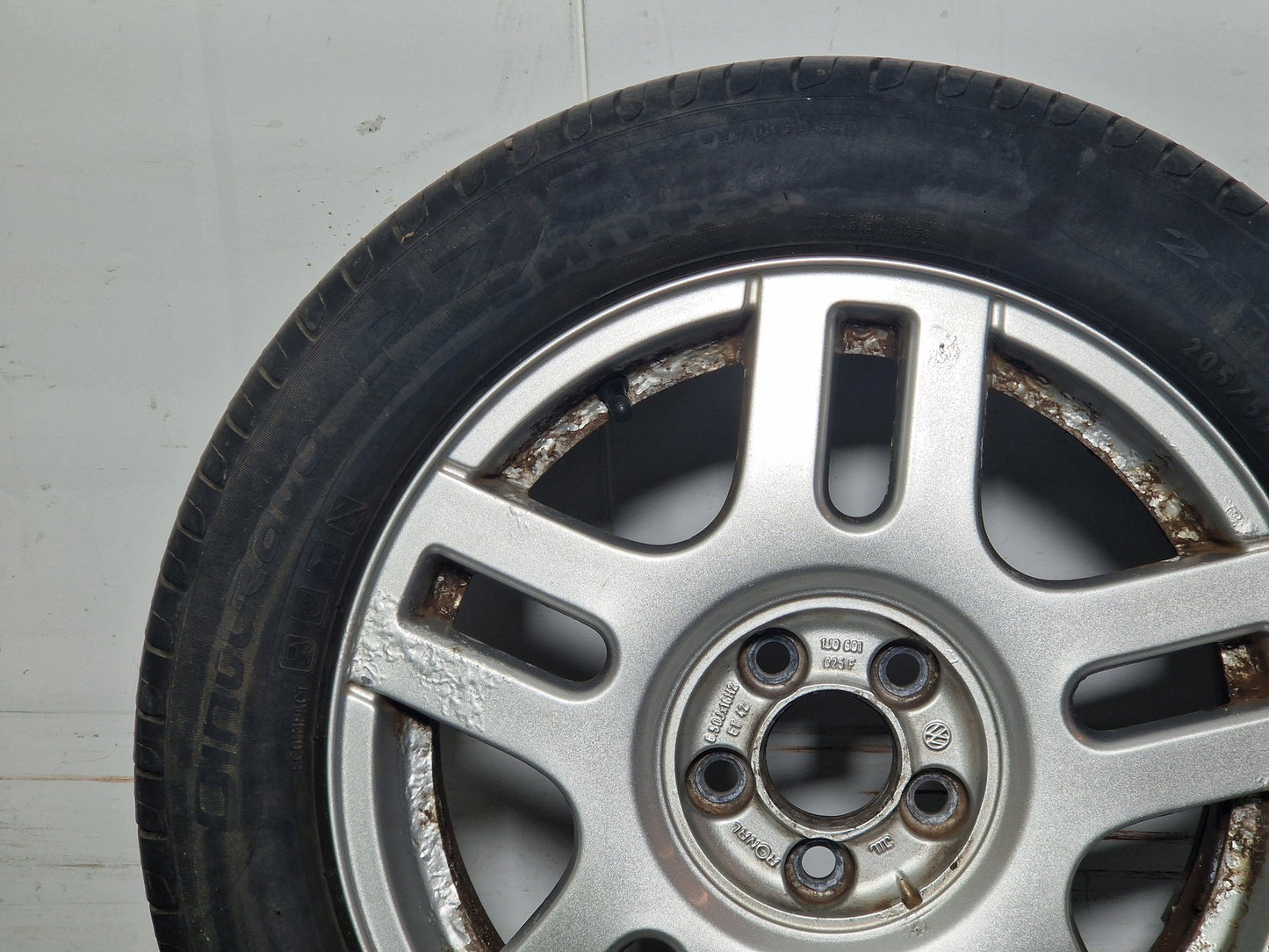 Volkswagen Golf V5 16" Alloy Wheel with Tyre 7mm 205/55/16 1J0601025F