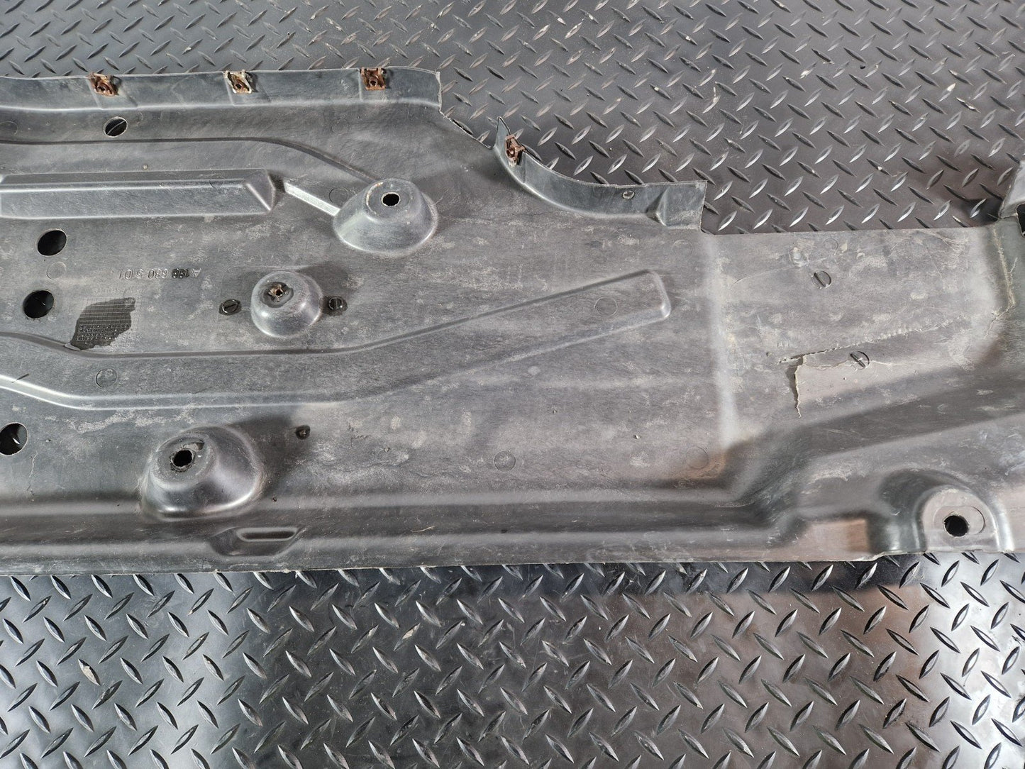 11-19 MERCEDES BENZ ML W166 OEM RIGHT SIDE UNDERBODY COVER A1666805101