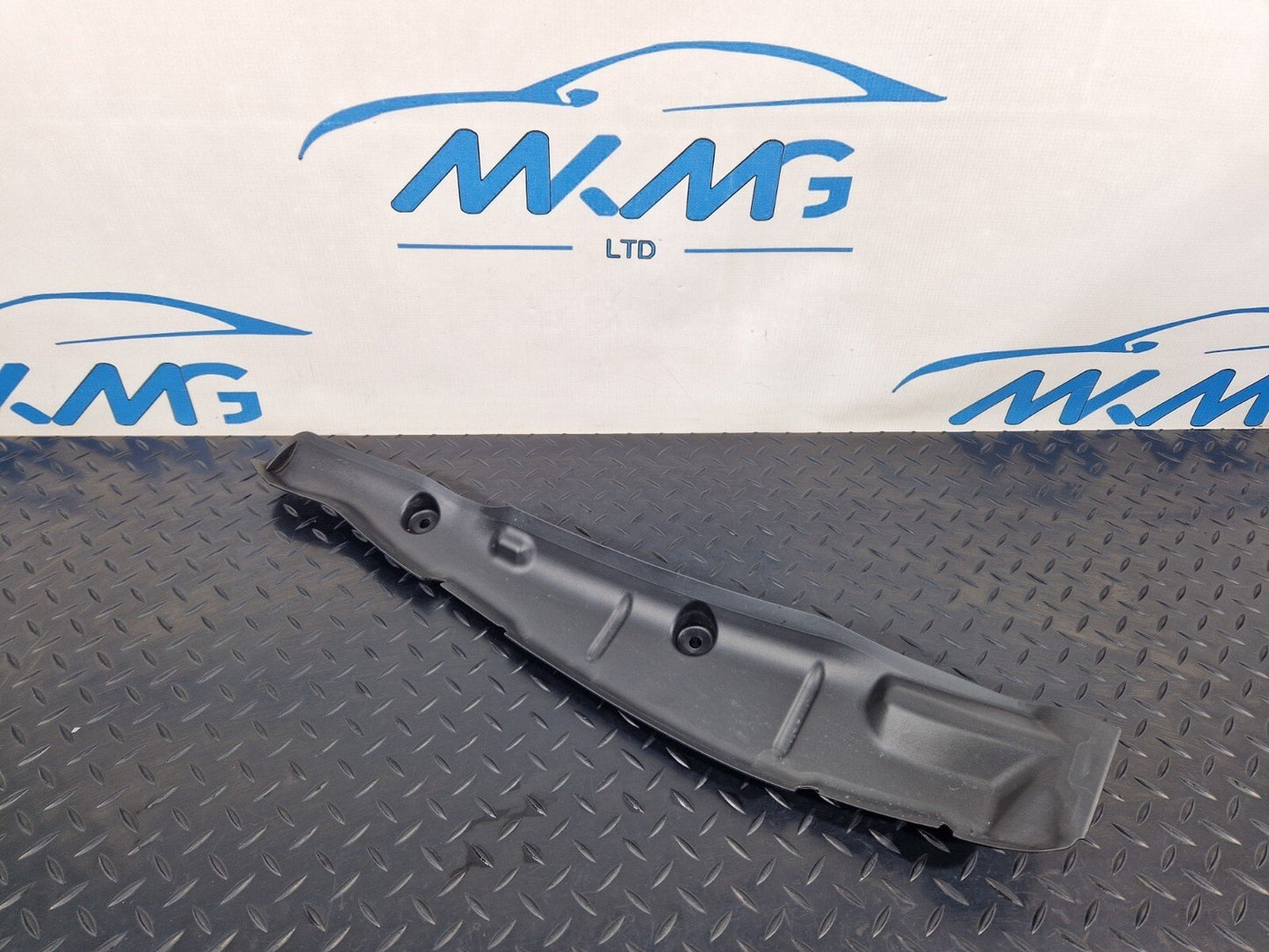 16-19 AUDI A4 B9 GENUINE FRONT RIGHT WING FILLER INSULATOR 8W0821112