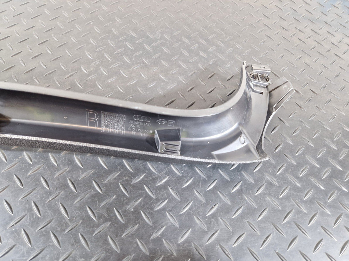10-15 AUDI Q7 4L GENUINE OEM REAR RIGHT O/S TAIL GATE TRIM COVER PANEL 4L0867608