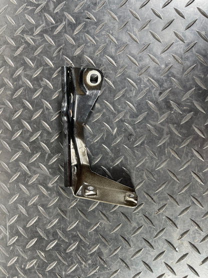 16-22 BMW X1 F48 GENUINE FRONT LEFT PASSENGER SIDE WING BRACKET 7392803
