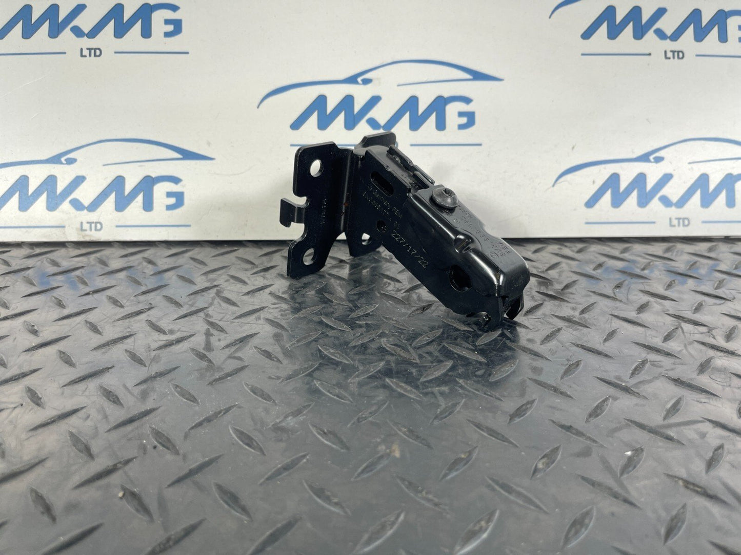 16-23 AUDI A5 F5 SPORTBACK S-LINE GENUINE REAR CENTRE SEAT BRACKET 8W0886177A
