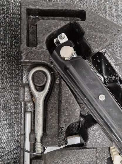 Mercedes-Benz C180 C-Class W203 (FL) Coupe Jack Tool Kit Set & Foam A2038990161