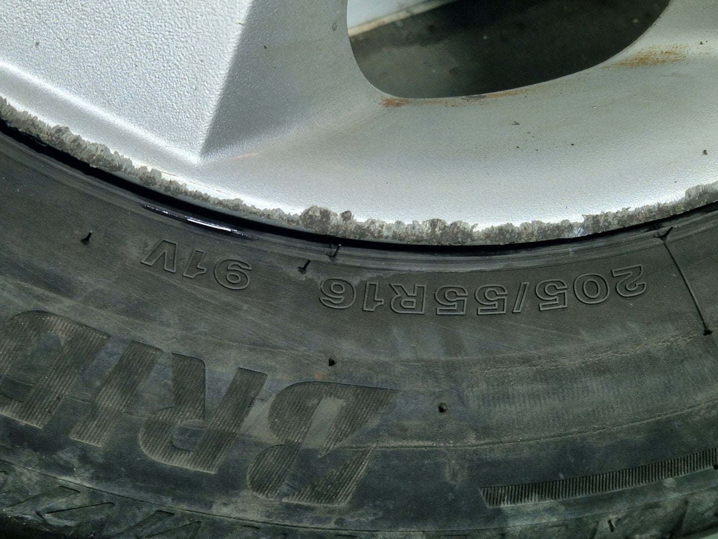 Honda FR-V MK1 16" Alloy Wheel with Tyre 6mm 205/55/16