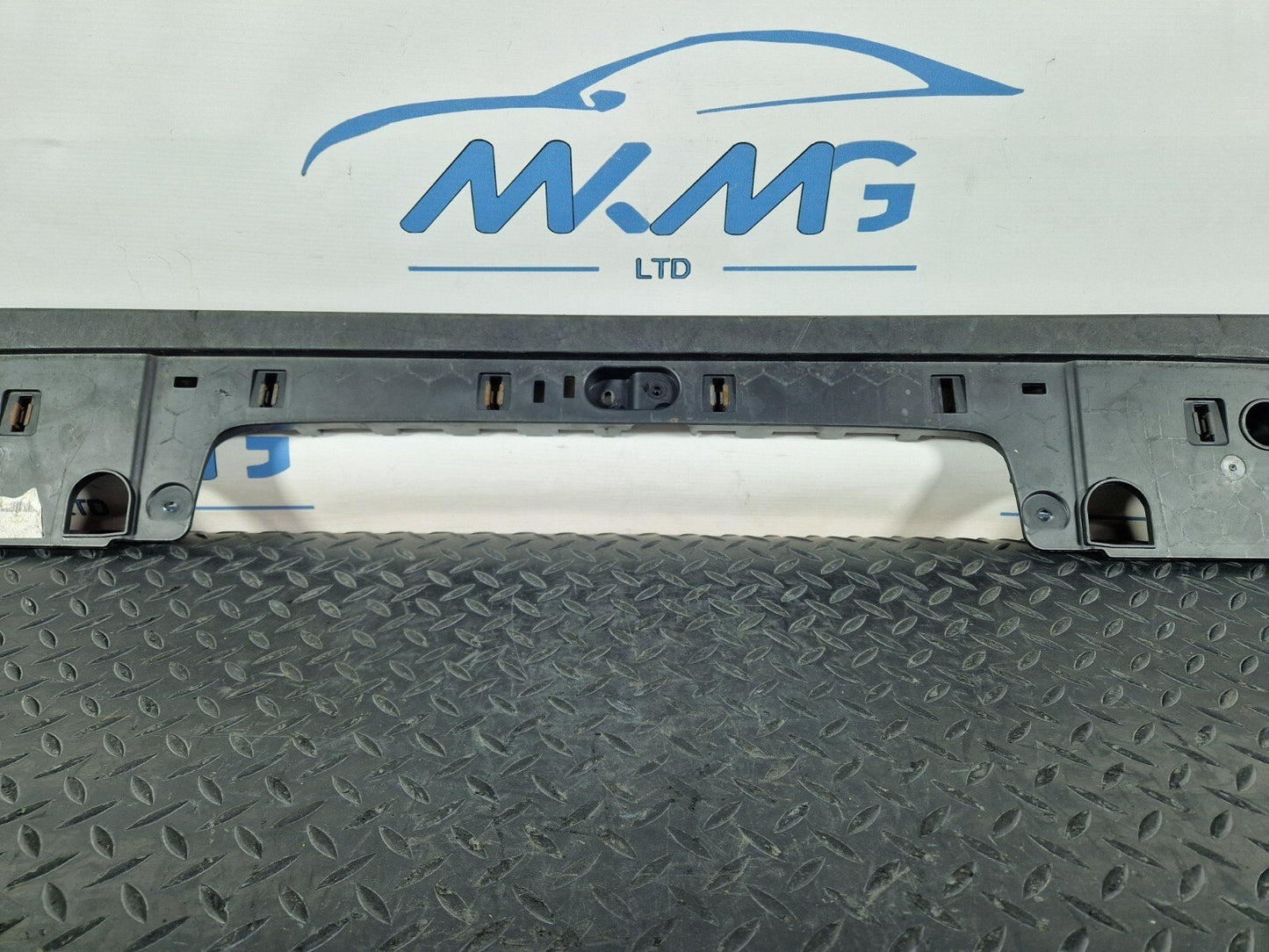 14-23 MERCEDES BENZ VITO W447 OEM BOOT STEP PANEL A4476940328
