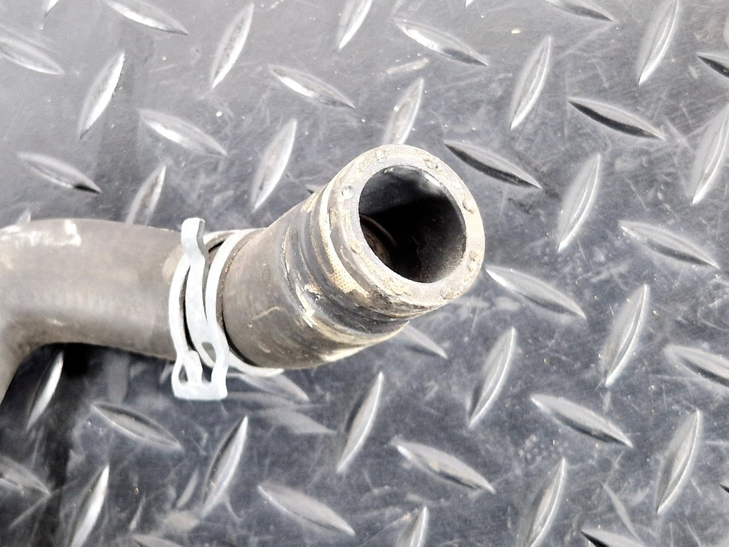 16-19 AUDI A4 B9 GENUINE HEATER HOSE PIPE 8W0819342B