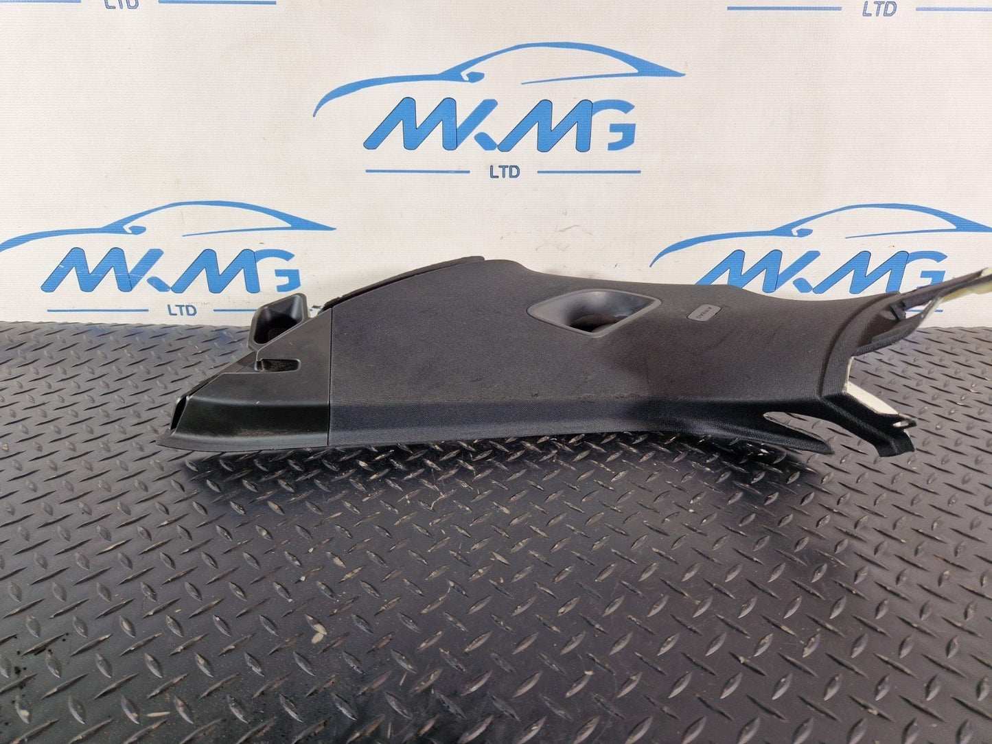 16-20 AUDI Q7 4M GENUINE RIGHT O/S UPPER D PILLAR TRIM 4M0867246B