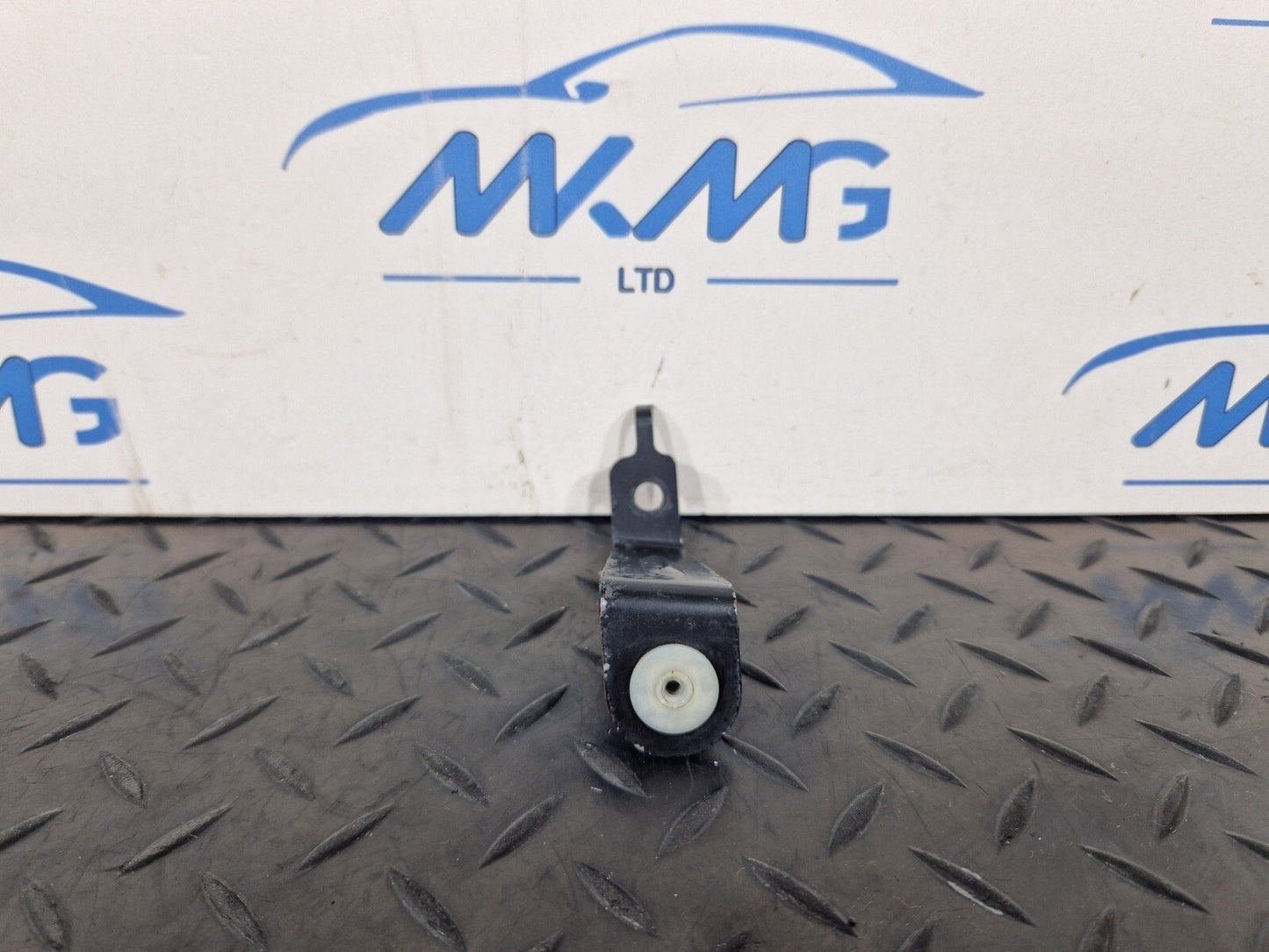 20-24 BMW 1 SERIES F40 GENUINE UNDERBODY PANELLING HOLDER BRACKET 7400890
