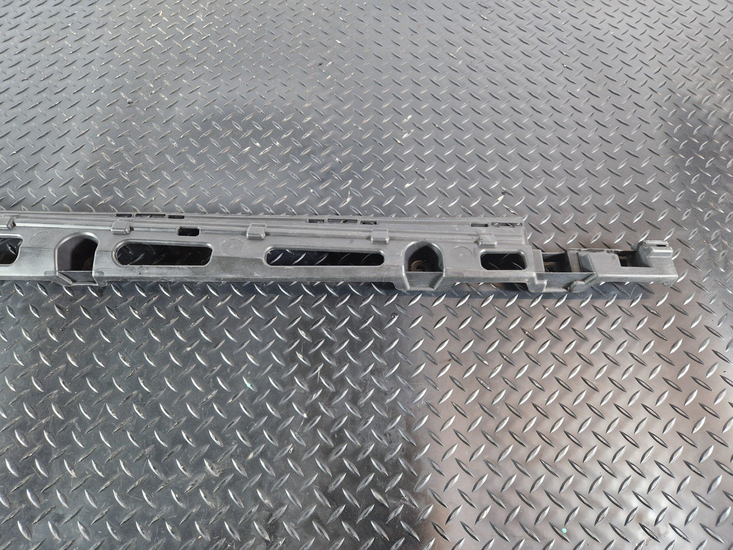 Mercedes-Benz ML350 W166 Genuine Right O/S Driver Skirt Bracket A1666980227