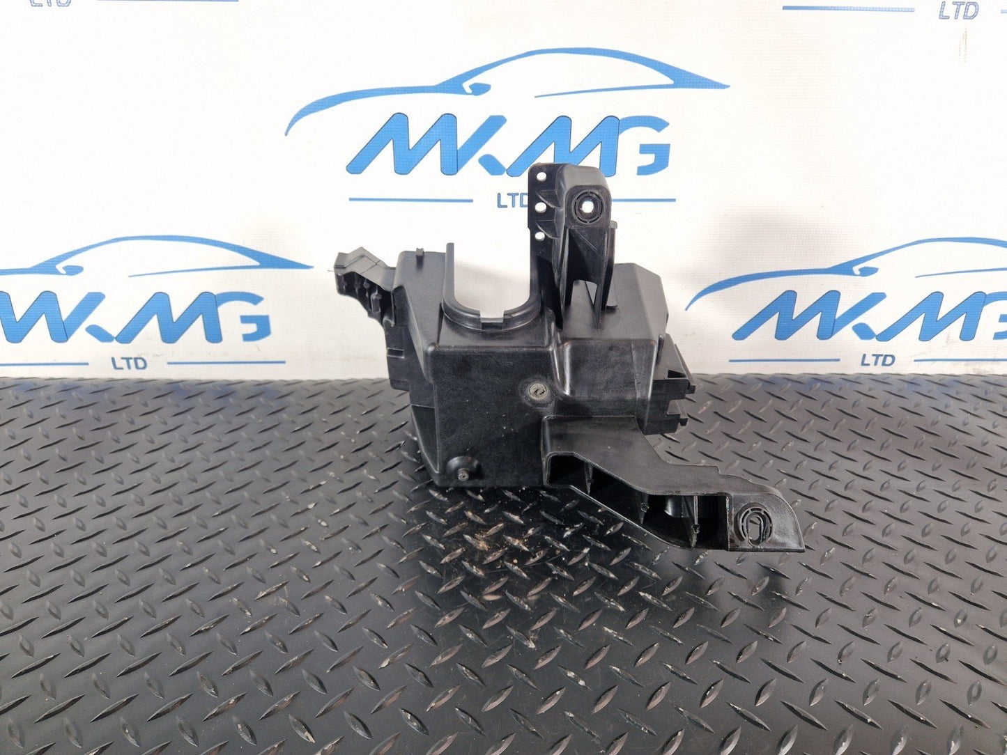 11-19 MERCEDES BENZ ML W166 FRONT FUSE BOX HOUSING LID A1665400182