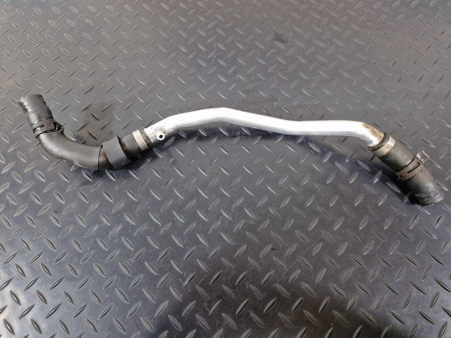 14-21 MERCEDES BENZ C300h W205 GENUINE HEATING WATER PIPE HOSE LINE A2058303302