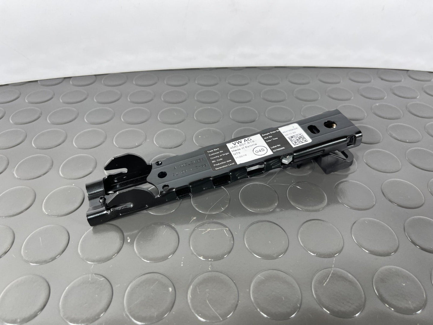 16-19 AUDI A4 B9 GENUINE DRIVER RIGHT SEAT BELT HEIGHT ADJUSTER 4M0857819