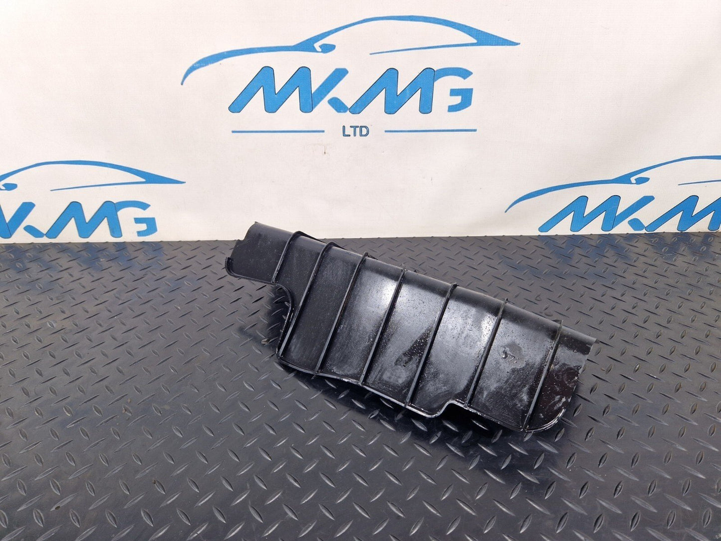 16-19 AUDI A4 B9 GENUINE REAR RIGHT SIDE CONTROL ARM COVER TRIM 8W0505416D