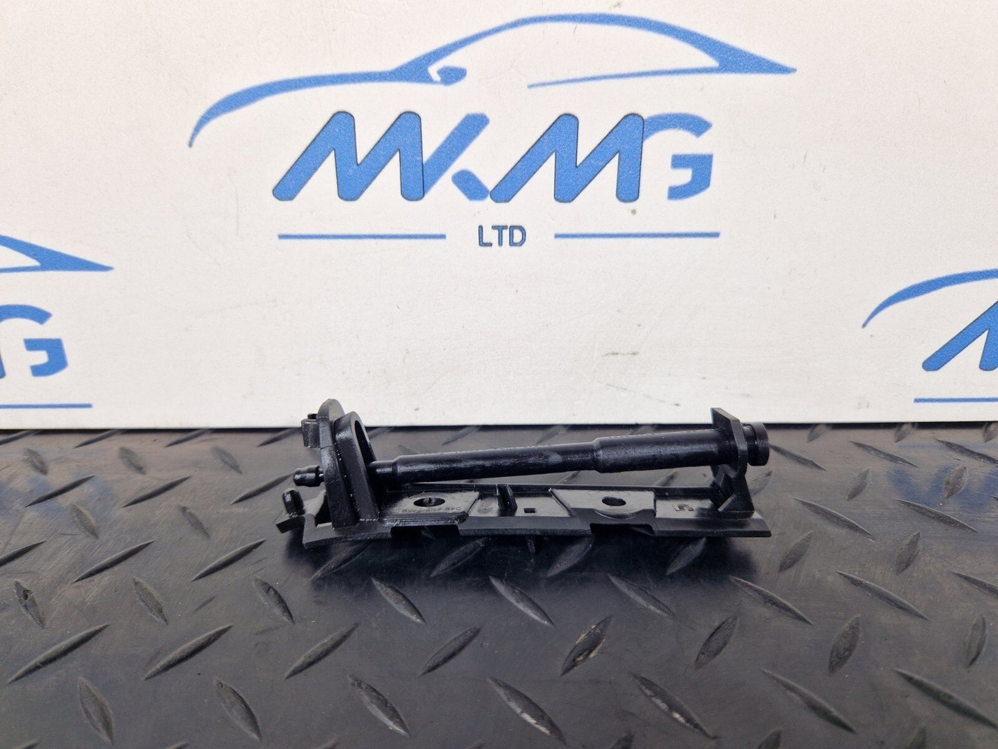 16-19 AUDI A4 B9 GENUINE RIGHT DRIVER SIDE REAR BUMPER BRACKET GUIDE 8W5807890
