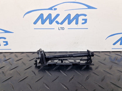 16-19 AUDI A4 B9 GENUINE RIGHT DRIVER SIDE REAR BUMPER BRACKET GUIDE 8W5807890